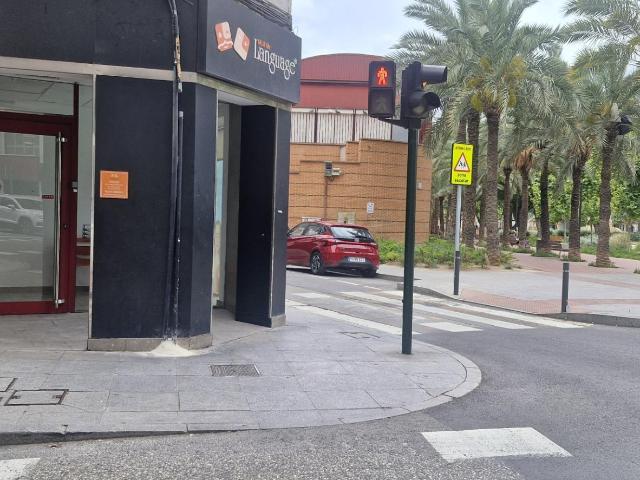 LOCAL COMERCIAL ESQUINA EN CENTRO