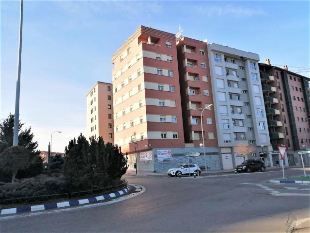 LOCAL COMERCIAL ESQUINERO EN AVENIDA SAGUNTO