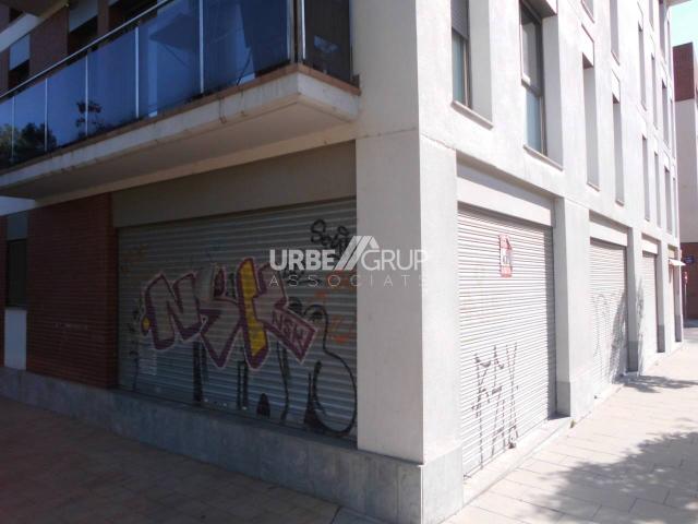LOCAL COMERCIAL FRENTE A PARQUE