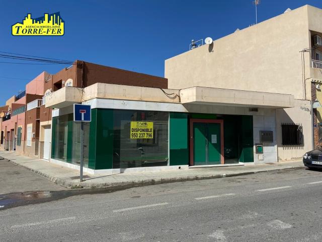 Local comercial haciendo esquina en Venta Gaspar