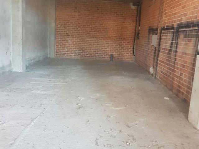 LOCAL COMERCIAL HACIENDO ESQUINA EN ALQUILER CON PLAZA DE GARAJE