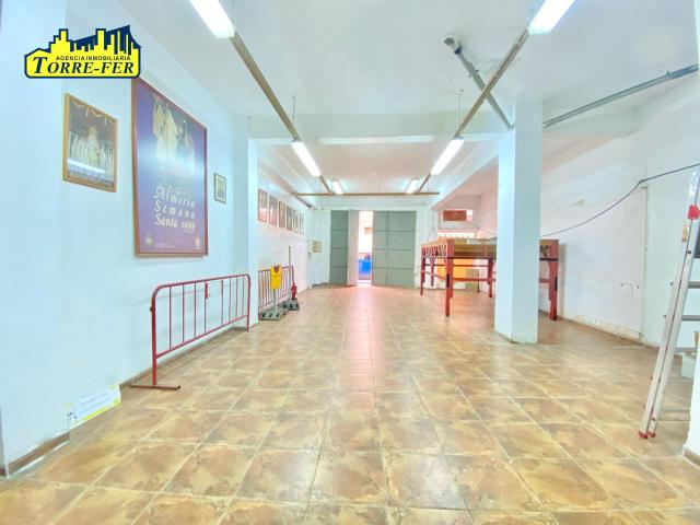 LOCAL COMERCIAL JUNTO A CALZADA DE CASTRO