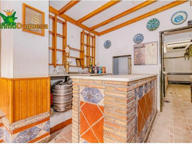 Local comercial junto a la Plaza Einstein. Con 59 m2