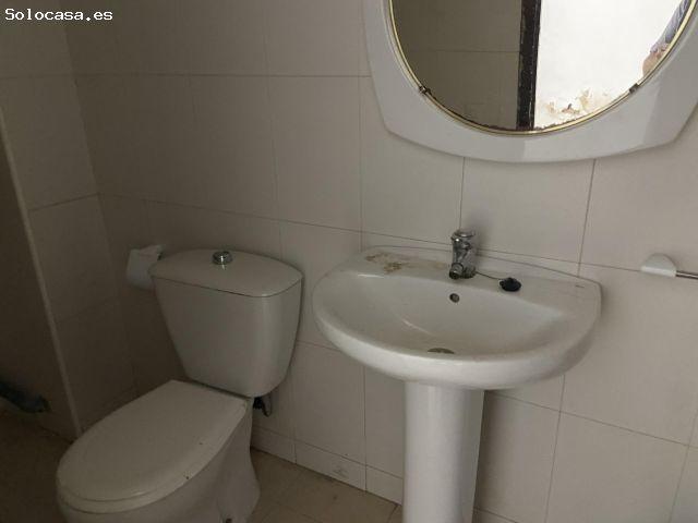 Local comercial junto entre Av. Barcelona y Av. Libia