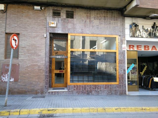 LOCAL COMERCIAL MUY CENTRICO CON ACCESO A DOS CALLES