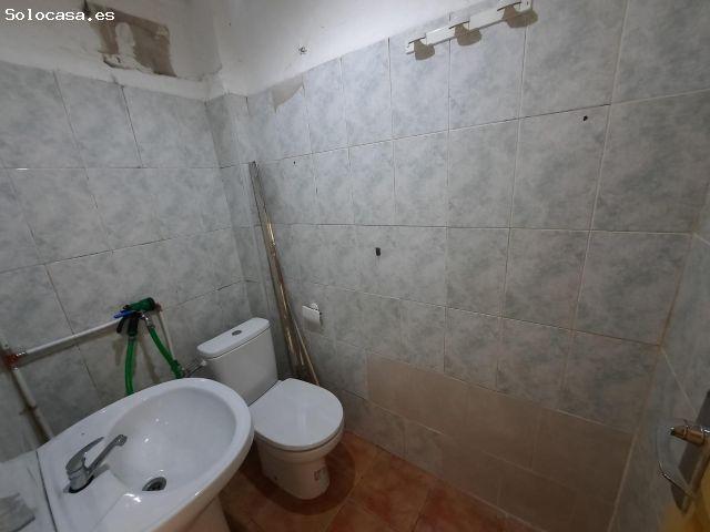LOCAL COMERCIAL MUY CENTRICO TOTALMENTE ACONCIONADO