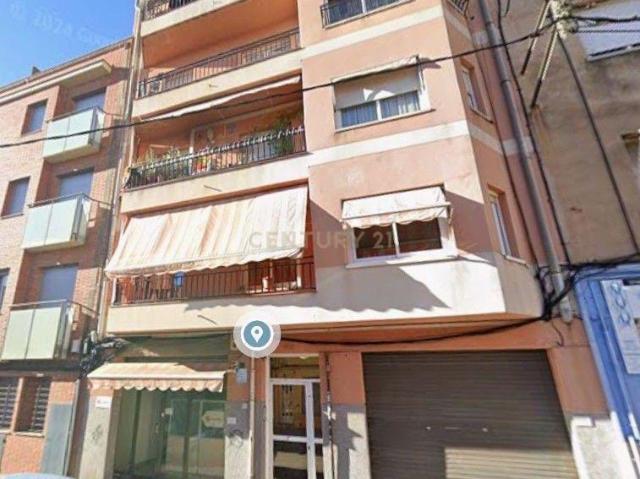 Local comercial multifuncional con potencial de inversión – Actualmente arrendado