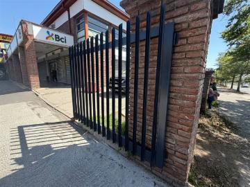Local Comercial nivel calle Stripcenter Portal Consistorial | Espacios por CLF 49.00 en Peñalolén