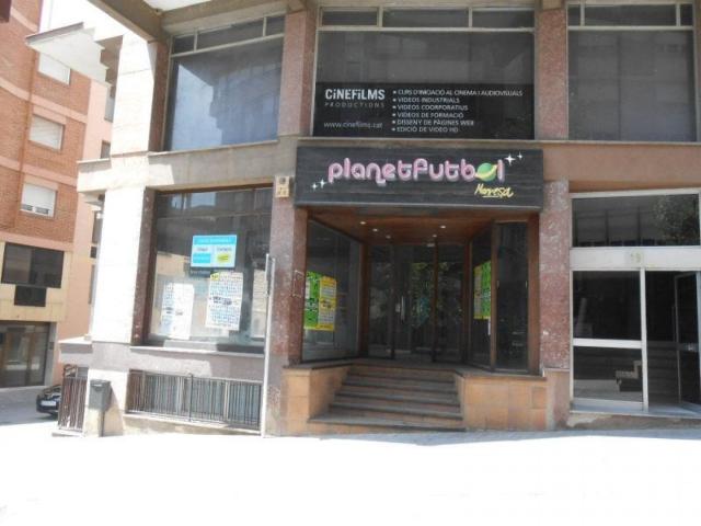 LOCAL COMERCIAL SITUAT AL CENTRE DE MANRESA