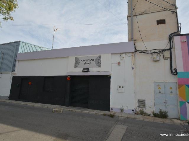 ¡ GRAN OPORTUNIDAD ! Local comercial situado en zona de El Escorratel, en Orihuela. 274 m2. construidos