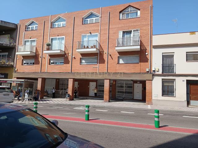 LOCAL COMERCIAL PARA ALGUILAR EN Avda. Francesc Macià
