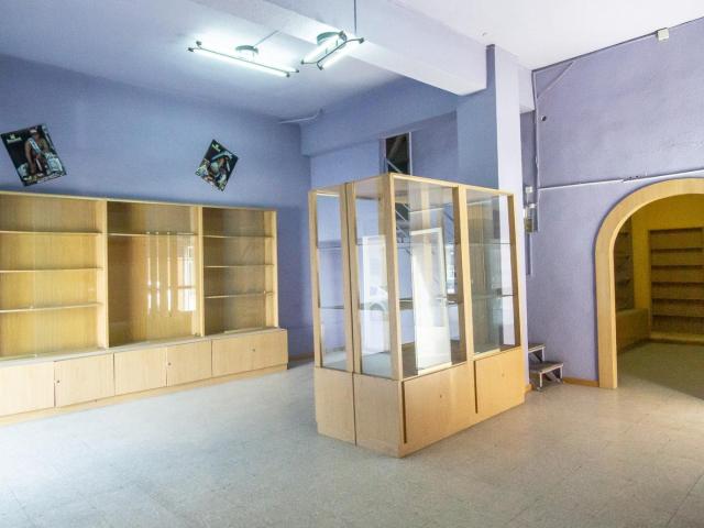 Local Comercial para cualquier tipo de negocio o oficinas esquina céntrico