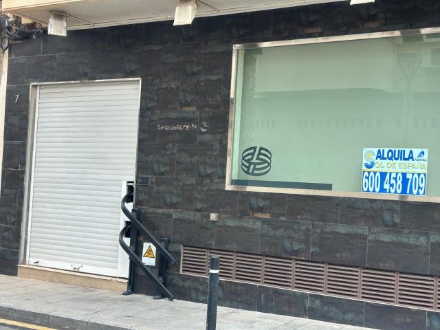 LOCAL COMERCIAL PLAZA DEL TEATRO A 2 CALLES DEL MAR