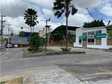 Local comercial / plaza milla 8 / con mezzanine / 126m2 / vacio