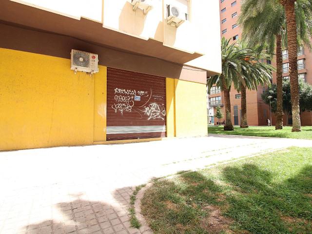 LOCAL COMERCIAL PROXIMO A LOS JARDINES DEL TURIA