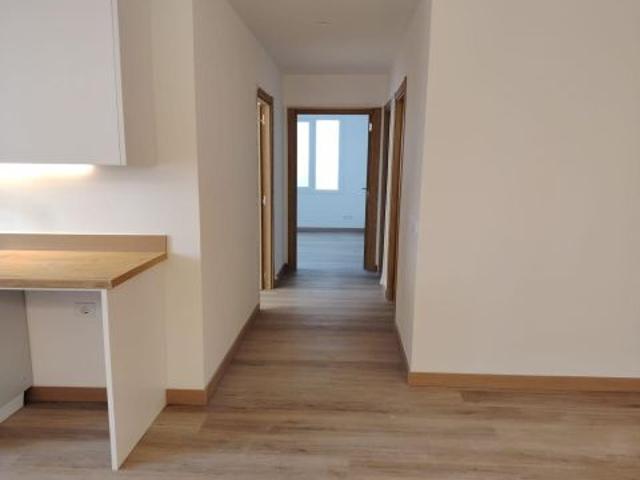Local comercial reformado en alquiler en Vall d’Hebron