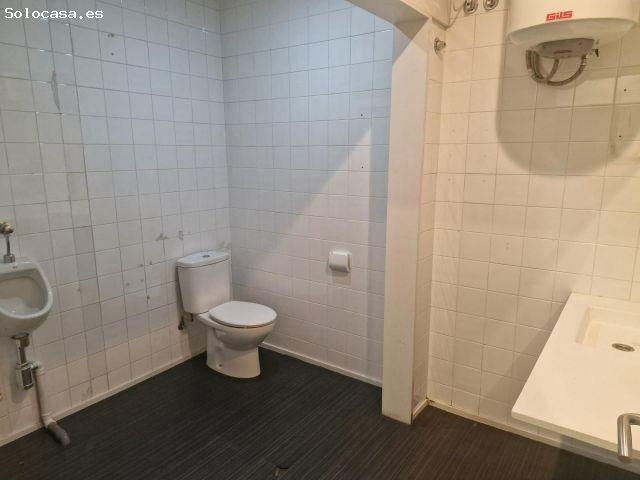 ¡Local Comercial Reformado en el Corazón de Ponferrada!