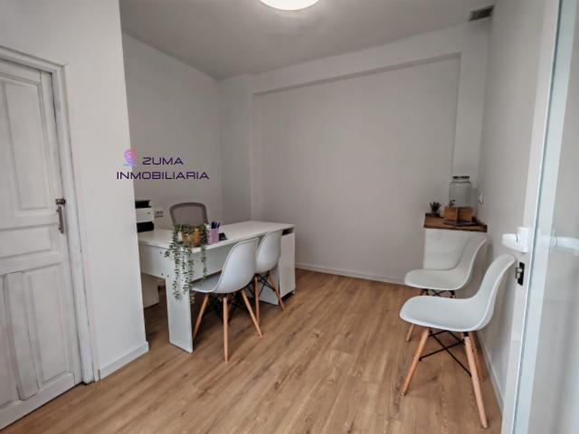 Local Comercial Reformado en el Puerto de la Torre, Málaga