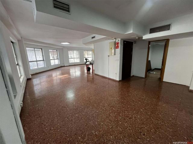 Local comercial versátil en ubicación céntrica y estratégica