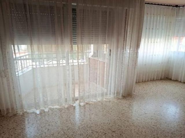 Local comercial y vivienda unifamiliar independiente