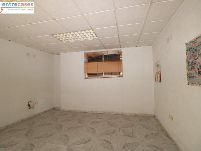 LOCAL COMERCIAL ZONA CAMPO DE FUTBOL