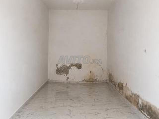 Local commercial Maghreb Arabe route Takwin