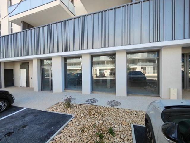 Local commercial neuf de 457,50 m2 secteur Les Angles 30133