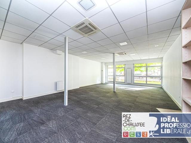 LOCAL COMMERCIAL OU BUREAUX SUR 2 NIVEAUX