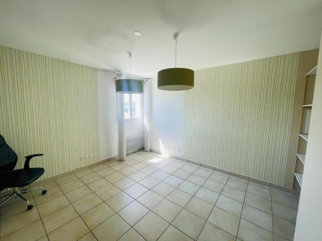 LOCAL COMMERCIAL OU PROFESSIONNEL