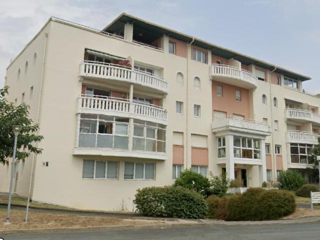 Local commercial ou professionnel 378 m2 parking libre