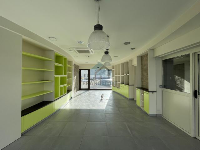 LOCAL COMMERCIAL OU PROFESSIONNEL