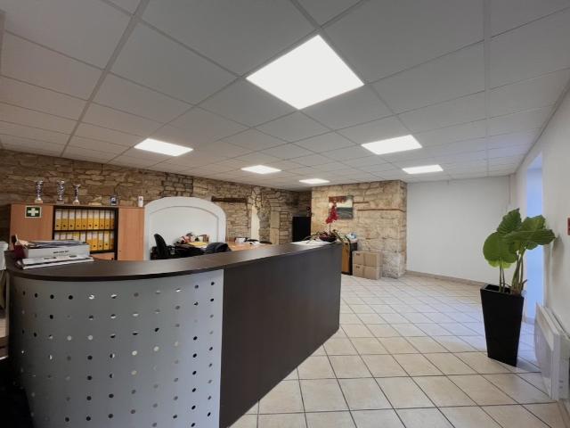 Local Commercial Au Coeur De Jassans 65m² Jassans Riottier