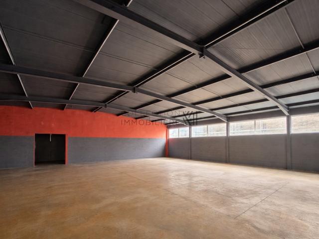 LOCAL COMMERCIAL AUCH DE 2 600M2