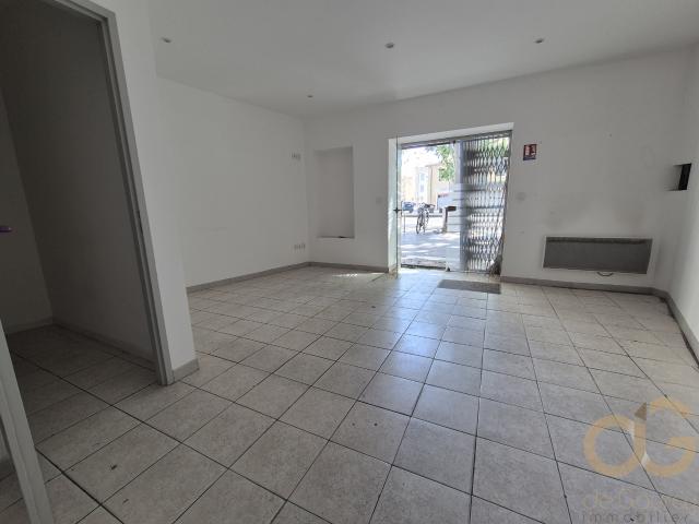 Local commercial avenue Carnot