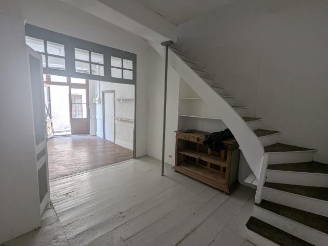 LOCAL COMMERCIAL AVEC APPARTEMENT