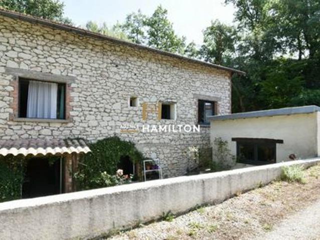 LOCAL COMMERCIAL AVEC APPARTEMENT ATTENANT ET SOUS SOL AMENAGE