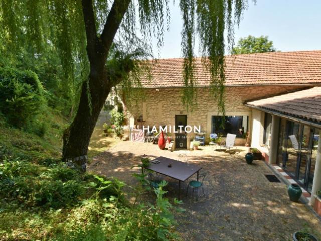 LOCAL COMMERCIAL AVEC LOGEMENT ATTENANT ET SOUS SOL AMENAGE
