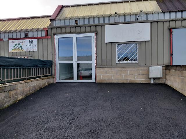 LOCAL COMMERCIAL A DOURDAN
