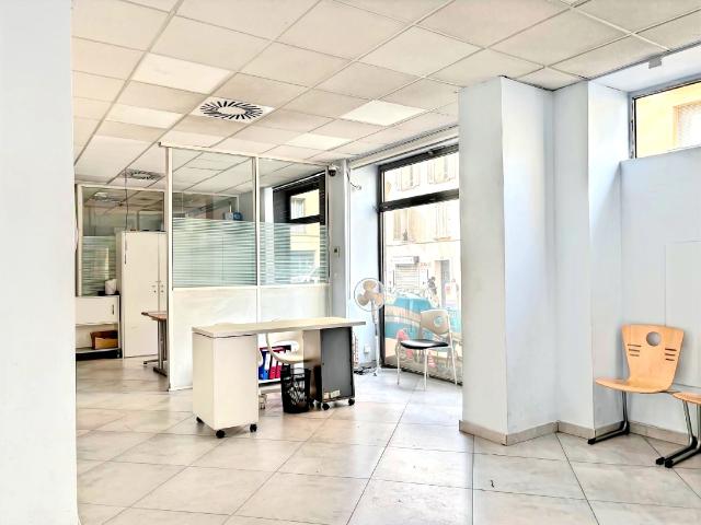 Local commercial à louer 140m2 1500 euros HT Toulon Le Las