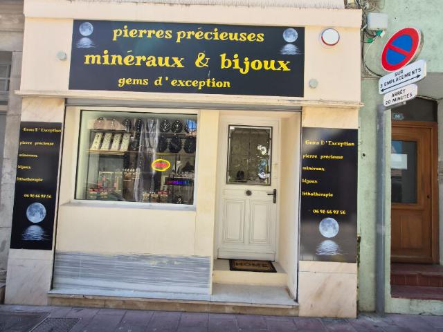 Local commercial à louer 20m2 + cave Le Luc
