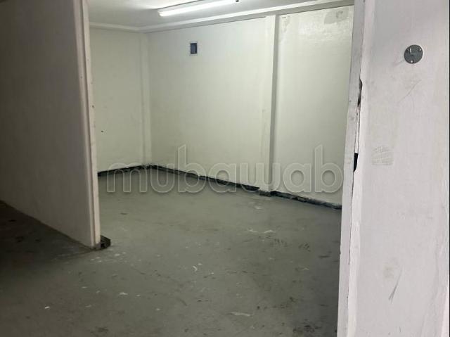 Local commercial à louer à Beauséjour. Surface de 296 m². Résidence sécurisée