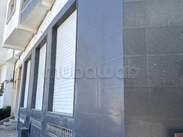 Local commercial à louer a coter de la nouvel gare. Surface totale 140 m²
