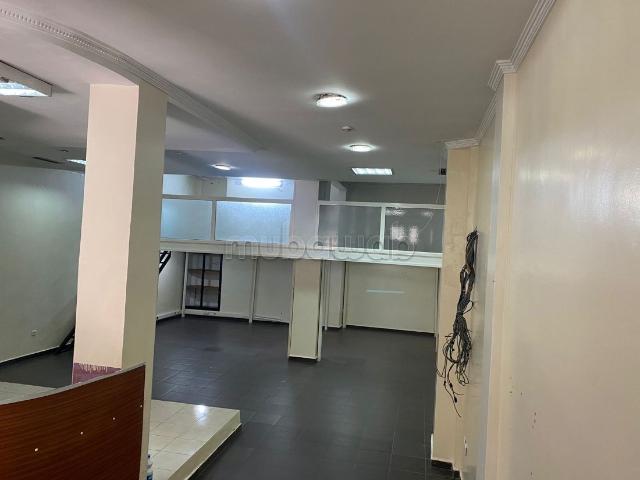 Local commercial à louer à Mers Sultan. Surface totale 210 m²