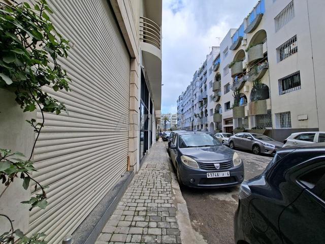 Local commercial à louer aux Iris, Racine, 125m2