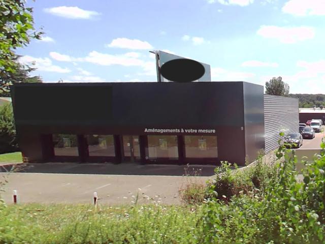 LOCAL COMMERCIAL À LOUER – EXCELLENTE VISIBILITÉ EN BORD DE