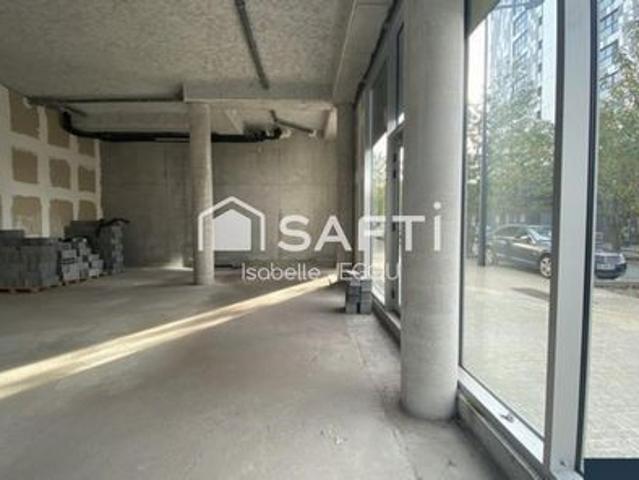 LOCAL COMMERCIAL à La Teste de Buch + BUREAUX 58m² et appartement supplémentaire 70m²