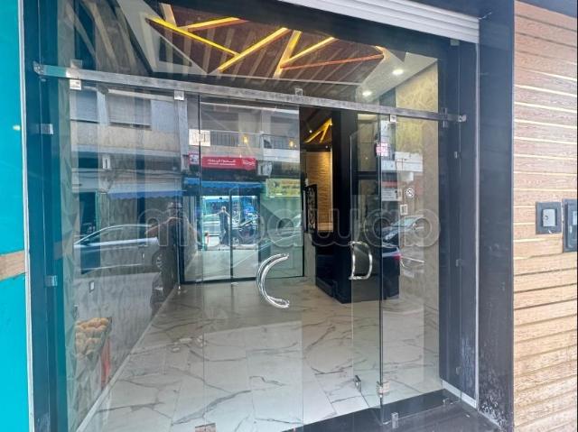 Local commercial à l'achat en Hassan Centre Ville. Surface totale 57 m². Résidence sécurisée