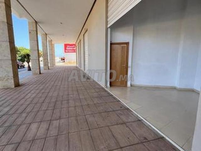Local commercial à vendre avec zone d'arcade