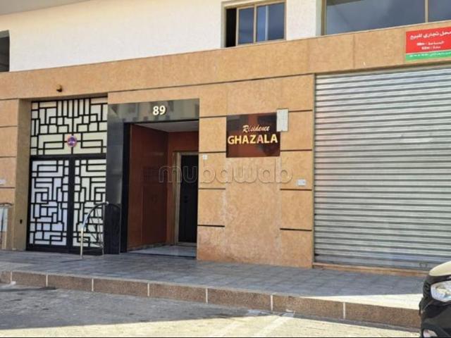 Local commercial à vendre à Al Qods. Surface totale 166 m². Sécurisé 24/