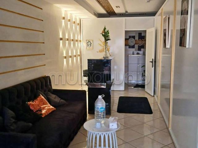 Local commercial à vendre à Guéliz. Superficie 125 m². Double vitrage et chauffage central